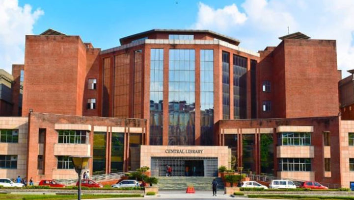 Hotels near Amity University