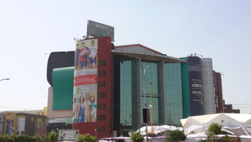 Hotels near Wave Cinema Mall