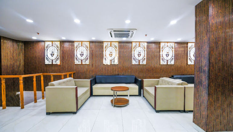 Hotel to stay in Noida