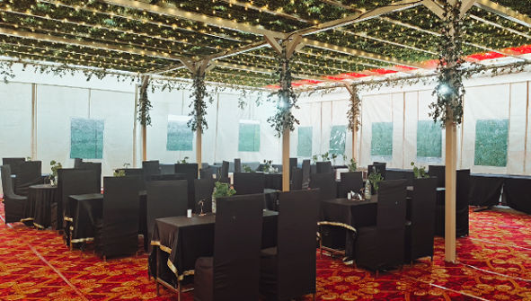 Cafe and Restaurant in Noida